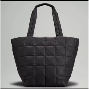 New with tags Lululemon Quilted Grid Tote Bag 26L Black